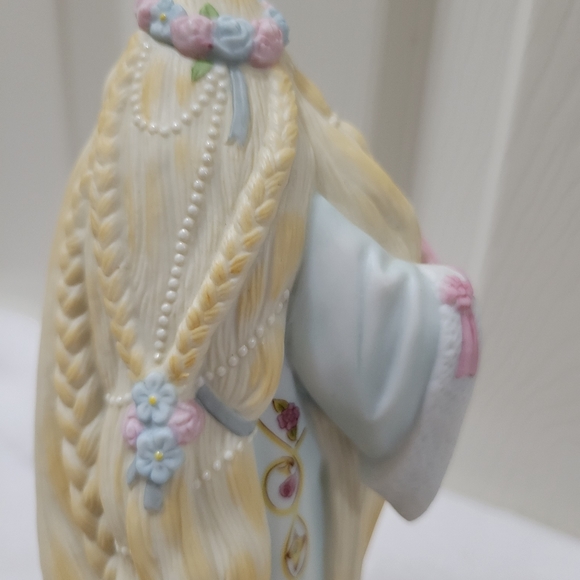 The Legendary Princess - Picture 10 of 16